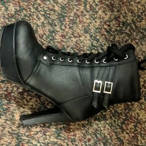 High heel boots